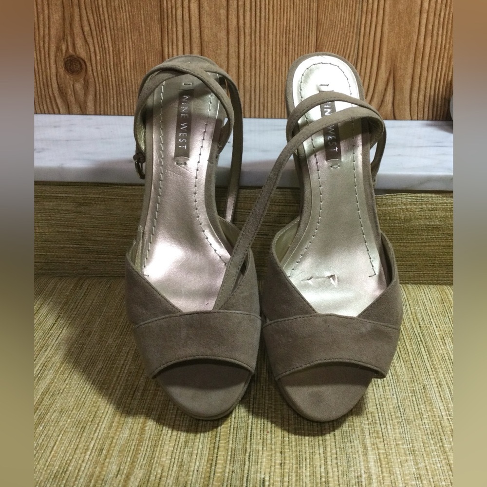 Nine West Suede Wedge Sandal strap around the ankle size 7.5